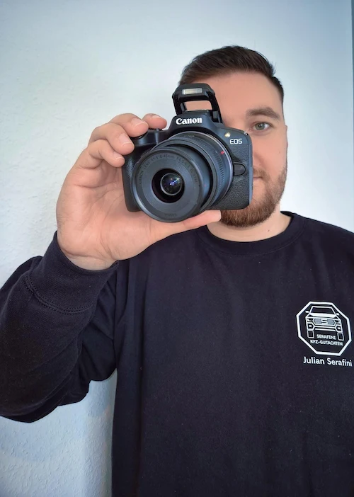 Julian Serafini mit Kamera